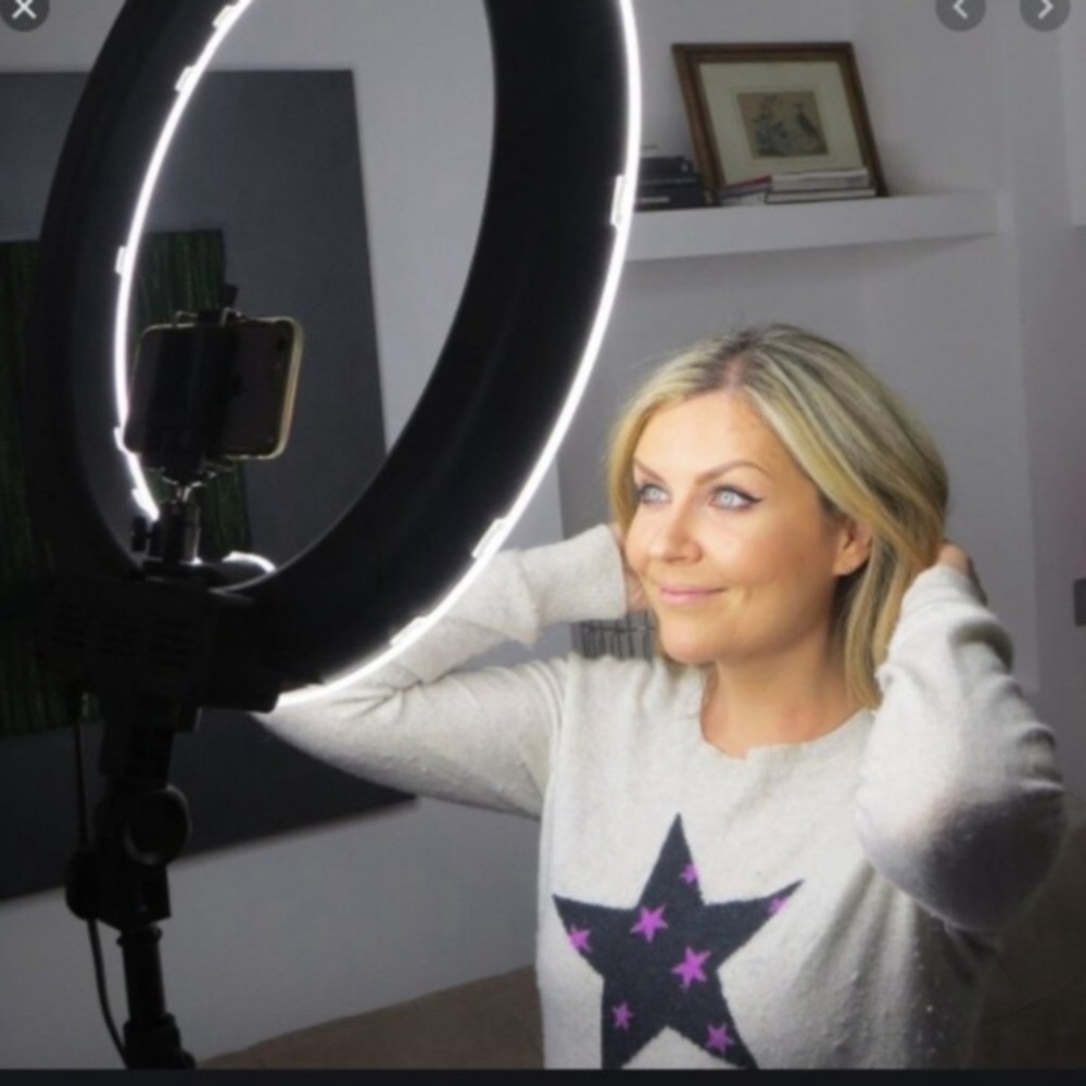 Ring Light for TikTok/Blog/Streaming/Youtube/Selfie/Makeup Routine/Photoshoot - Picture 9 of 13